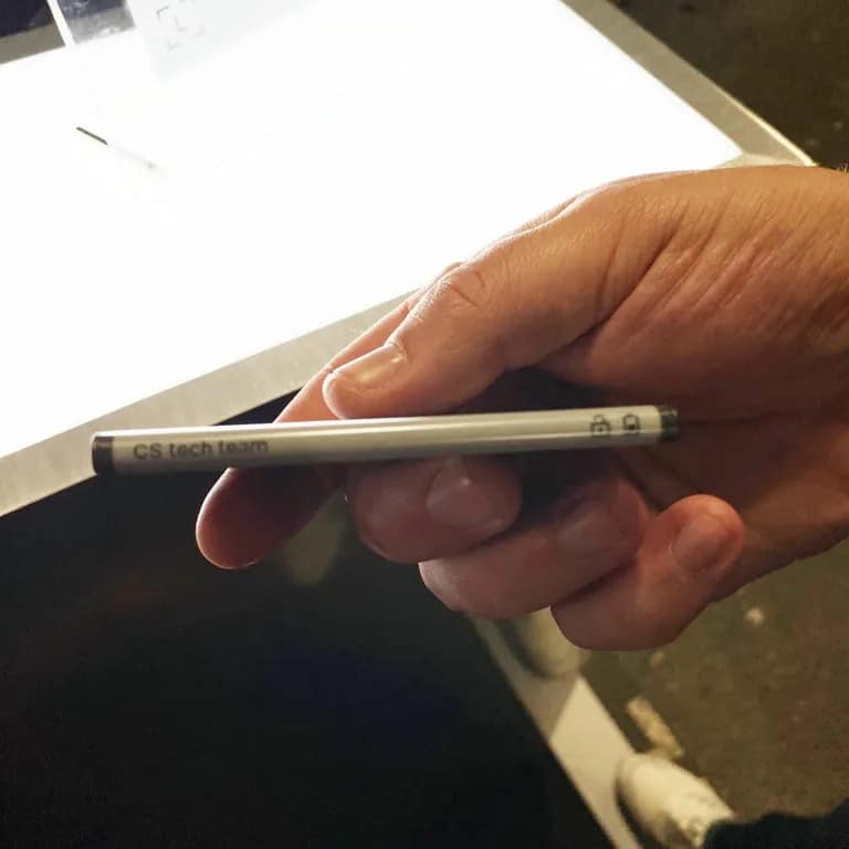 Ledger Stax的厚度为6毫米,比信用卡还要重一些。